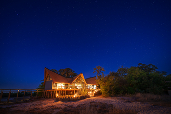 Little Tubu Camp Little Tubu Camp: Boma bei Nacht