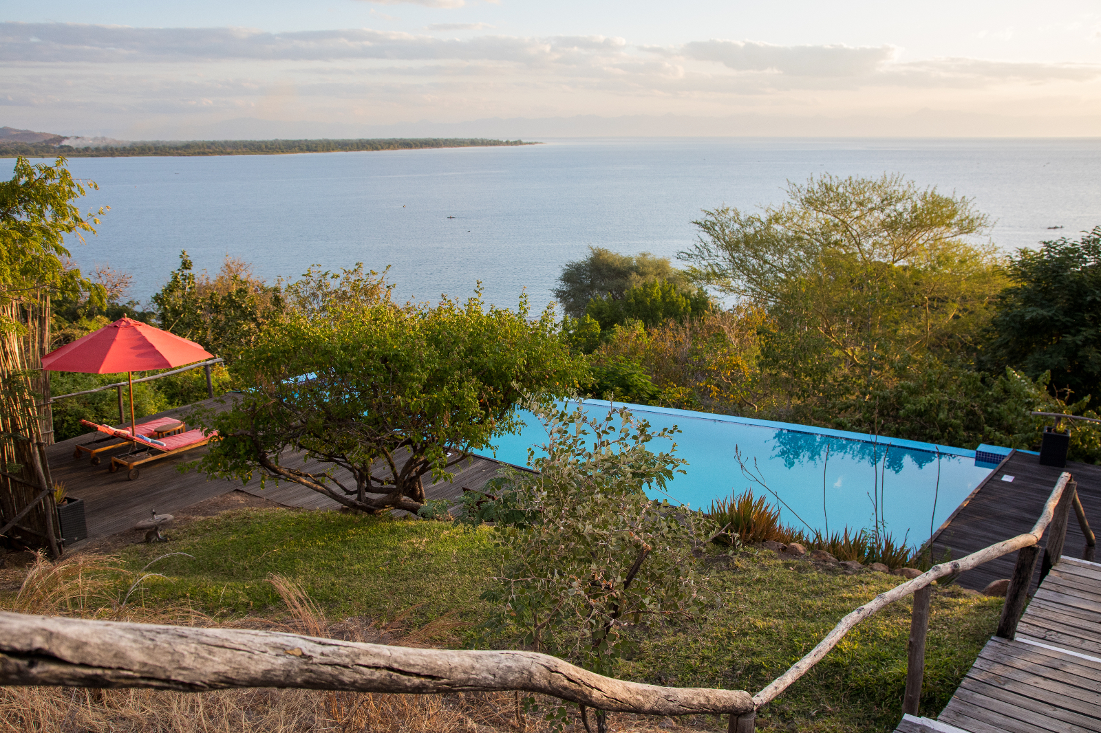 Pumulani Lodge Pumulani Lodge: Pool und See