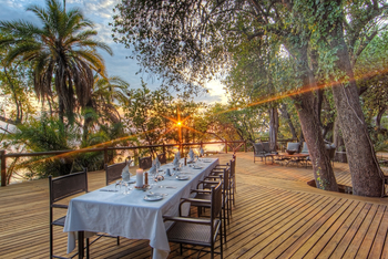 Xugana Island Lodge Xugana Island Lodge: Esstisch im Hauptbereich