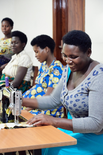 Sanctuary Gorilla Forest Camp Sanctuary Gorilla Forest Camp: Näherinnen