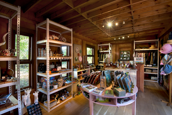 Xaranna Okavango Delta Camp Xaranna Okavango Delta Camp: Souvenirshop