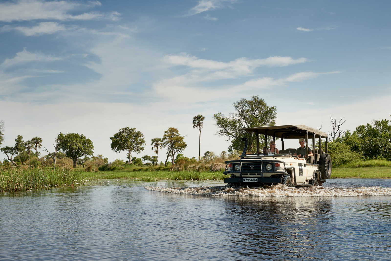 Sanctuary Baines Camp Sanctuary Baines Camp: Game Drive durch Flutgelände