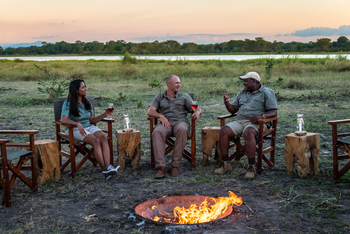 Kuthengo Camp Kuthengo Camp: Gäste mit Guide