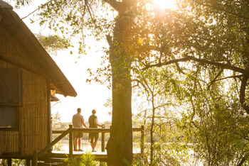 Xugana Island Lodge Xugana Island Lodge: Gästezimmer mit Blick auf den Fluss