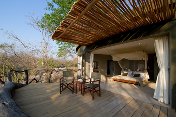 Mkulumadzi Lodge Mkulumadzi Lodge: Terrasse mit Vordach