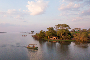 Kuthengo Camp Kuthengo Camp: Motorboot vor dem Camp