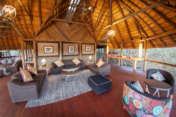 Mma Dinare Camp Mma Dinare Camp: Lounge und Reetdach