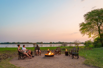 Kuthengo Camp Kuthengo Camp: Am Lagerfeuer