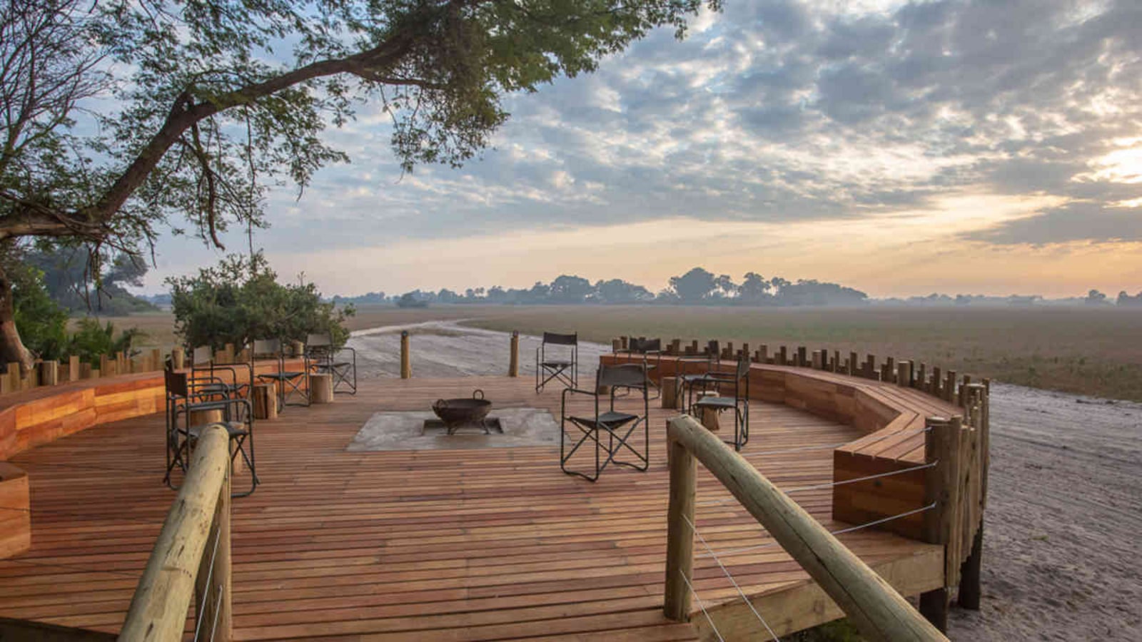 Jacana Camp Jacana Camp: Feuerdeck