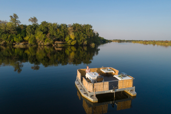 Xugana Island Lodge Xugana Island Lodge: Speisen auf einem schwimmenden Deck