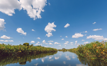 Moanachira Flood Plains Moanachira Flood Plains: Fluss und Himmel