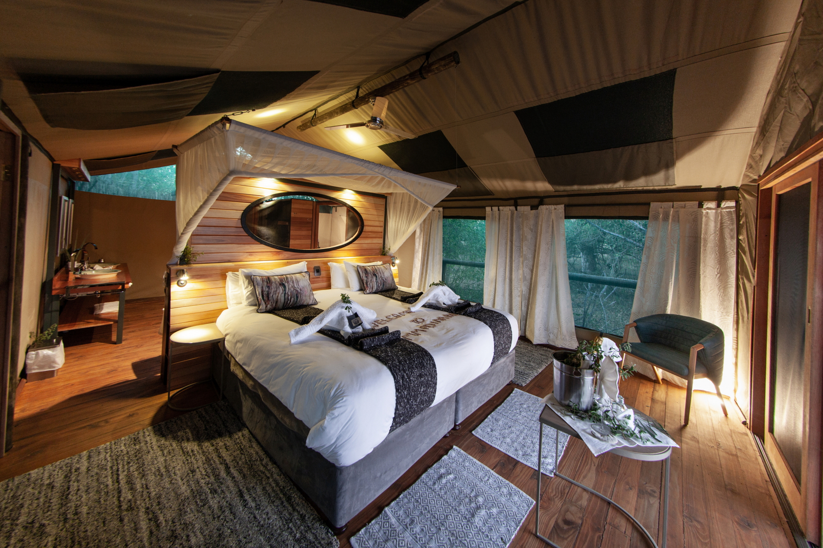 Mma Dinare Camp Mma Dinare Camp: Doppelbett mit Moskitonetz
