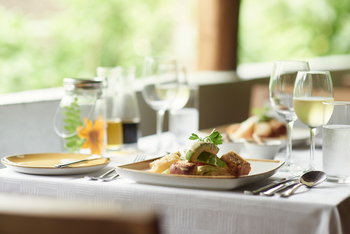 Sanctuary Gorilla Forest Camp Sanctuary Gorilla Forest Camp: Gedeckter Tisch