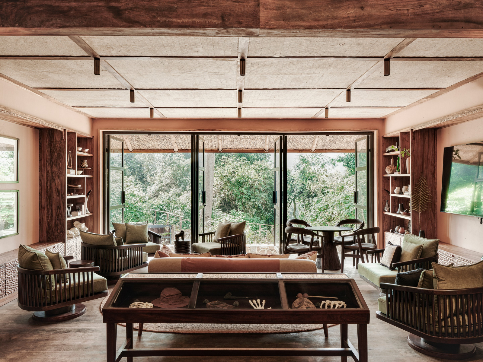 Sanctuary Gorilla Forest Camp Sanctuary Gorilla Forest Camp: Explorers Lounge