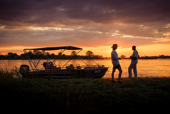 Sanctuary Sussi & Chuma Sanctuary Sussi & Chuma: Sonnenuntergang