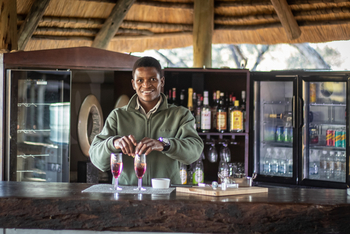 Mma Dinare Camp Mma Dinare Camp: Barman